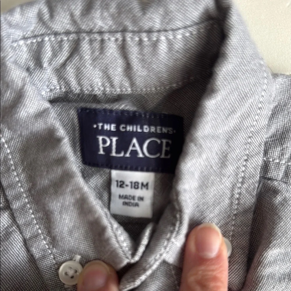 The Children's Place Light Gray Button-Down Boys Shirt 12-18 Months